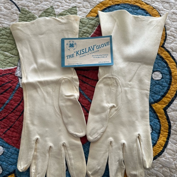 A VINTAGE FIND! Women’s kidskin gloves - Picture 2 of 6
